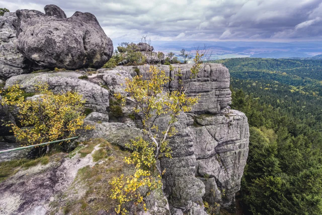 Najlepsze atrakcje w Karłowie, które musisz zobaczyć w Górach Stołowych