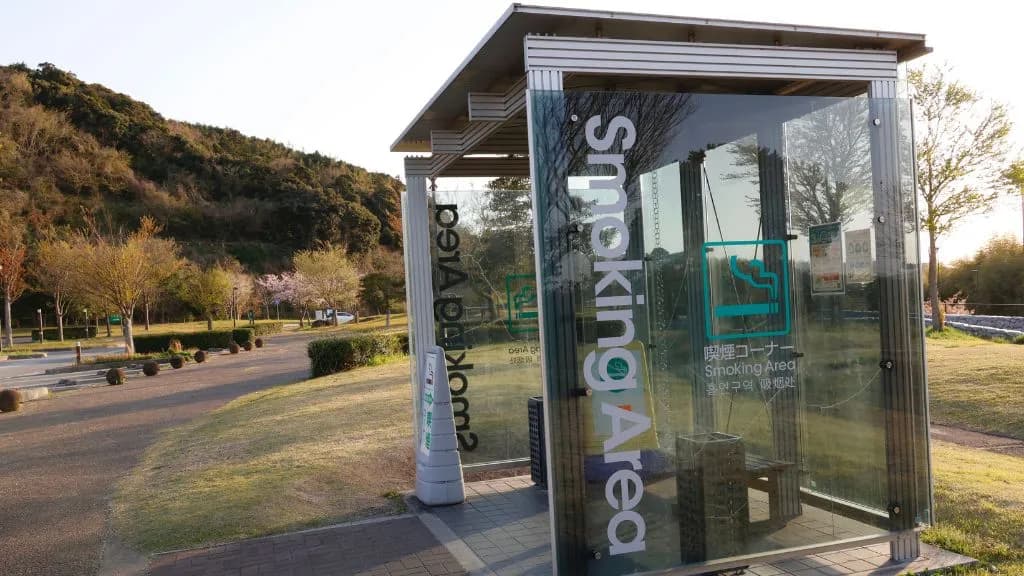 Gdzie na lotnisku można palić? Sprawdź, gdzie znajdziesz strefy dla palaczy