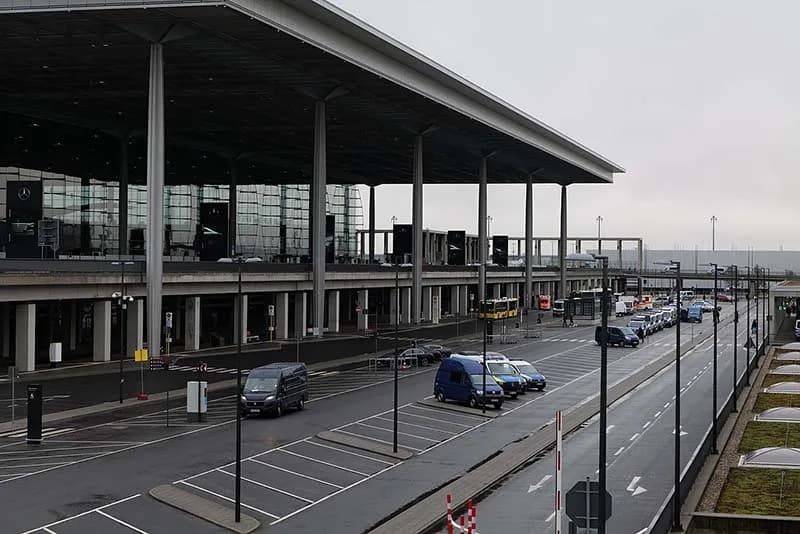 Ile kosztuje parking na lotnisku w Berlinie? Sprawdź ceny i opcje